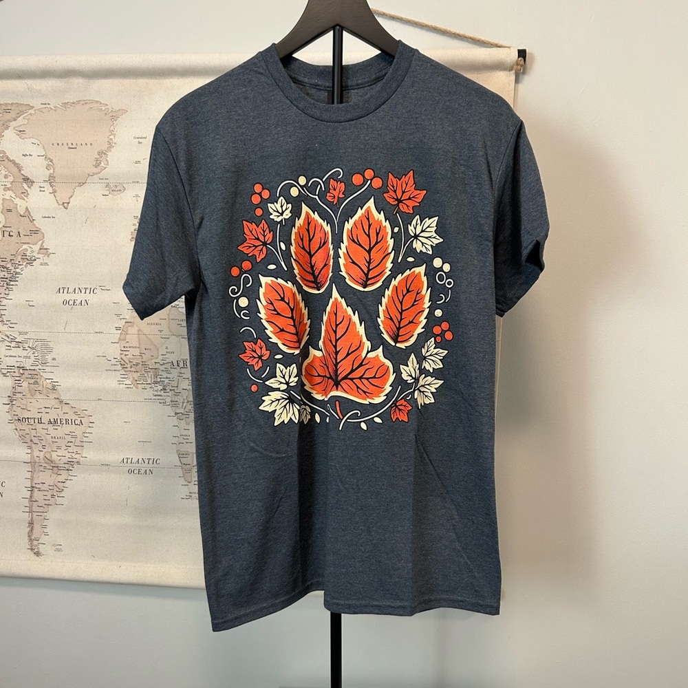 Gray Leaf Paw Print T-Shirt Medium | Fall Purrfectly Bewitched Collection